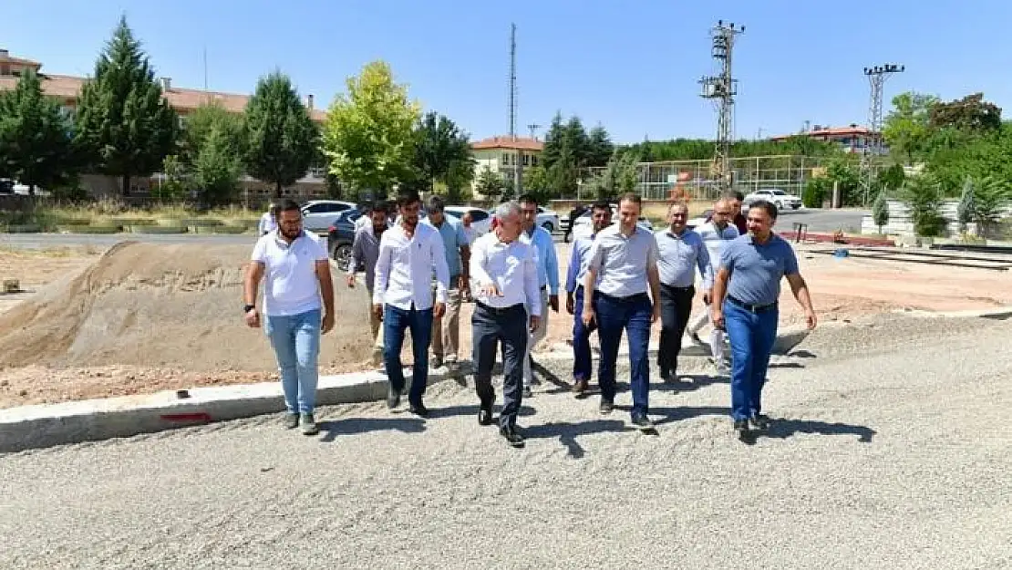 'Özal mahallesine halı saha inşa ediliyor'