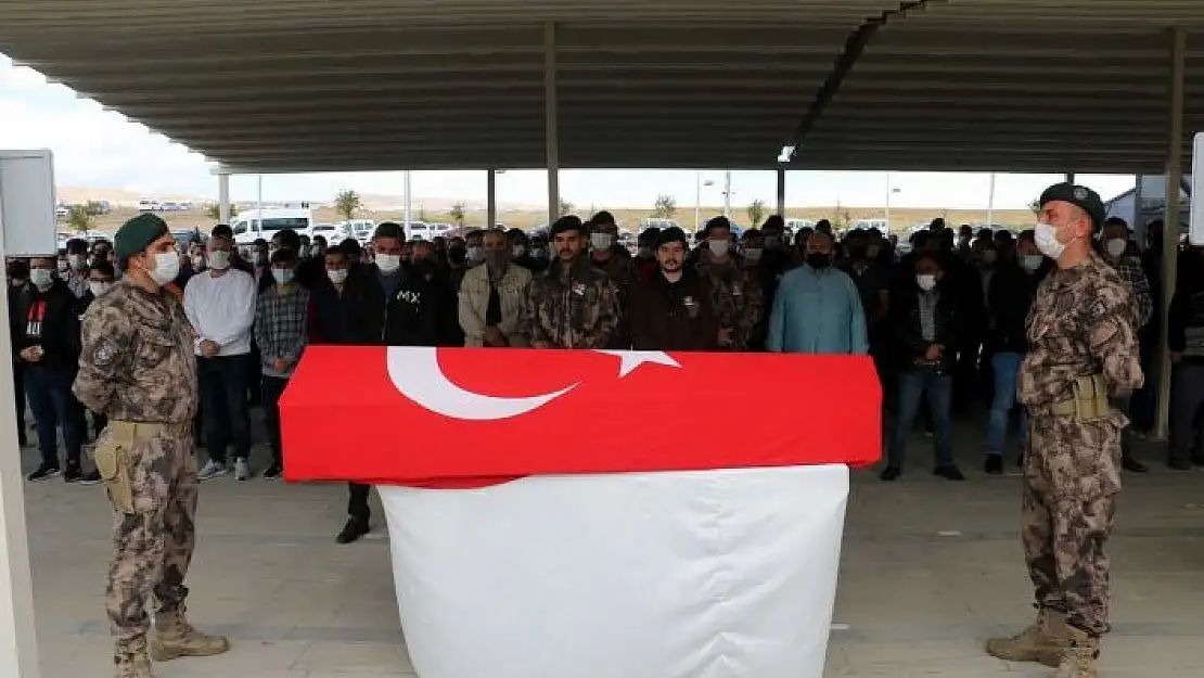 'Özel harekat polisi memleketinde son yolculuğuna uğurlandı'