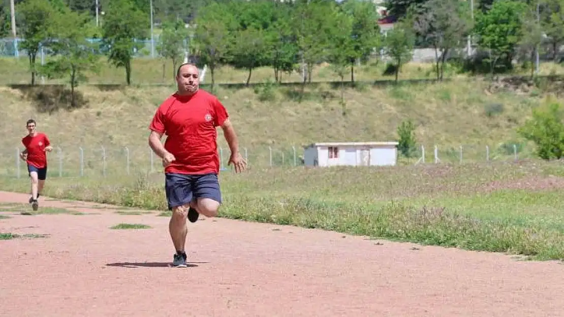 'Özel sporcular atletizm yarışmasında ter döktü'