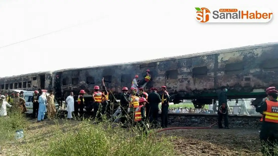 Pakistan'da tren yangını faciası: 62 ölü