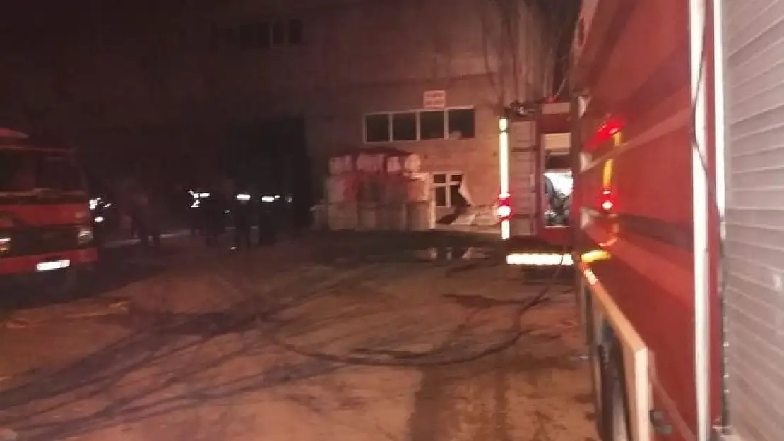 'Pamuk deposunda çıkan yangını itfaiye söndürdü'