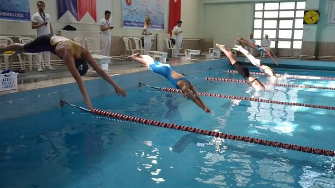 'Pandemi kurallarıyla yüzme şampiyonası'