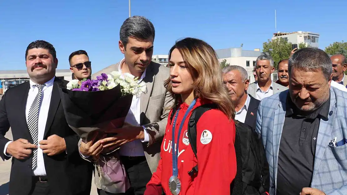 Malatya'nın Gururu  Hatice Akbaş'a coşkulu karşılama