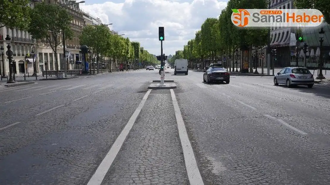 Paris sokaklarında korona sessizliği