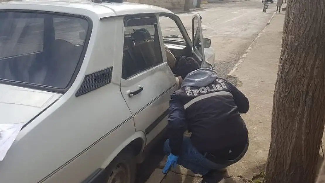 'Park halindeki otomobil soyuldu'
