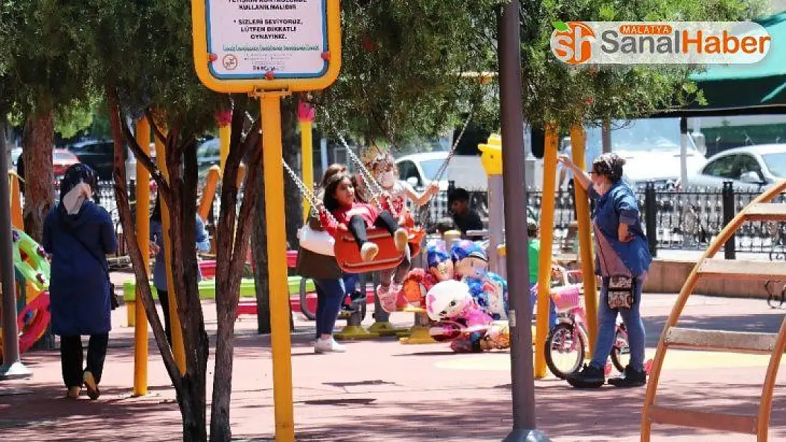 Malatya´da parklar dolup taştı