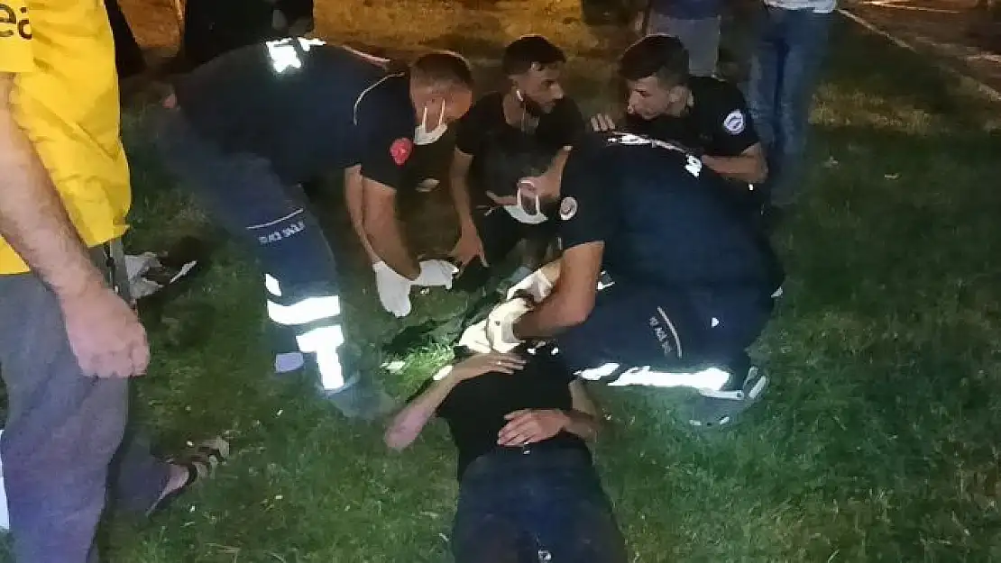 'Parkta oturan gence taşlı saldırı: 1 yaralı'