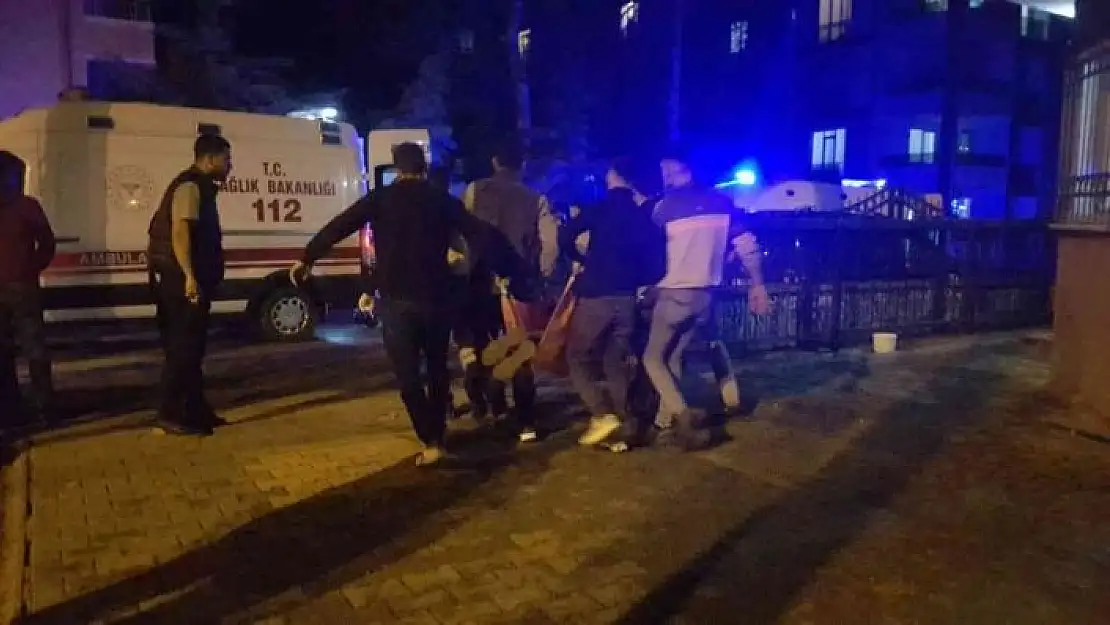 'Parkta sohbet eden 2 arkadaşa silahlı saldırı'