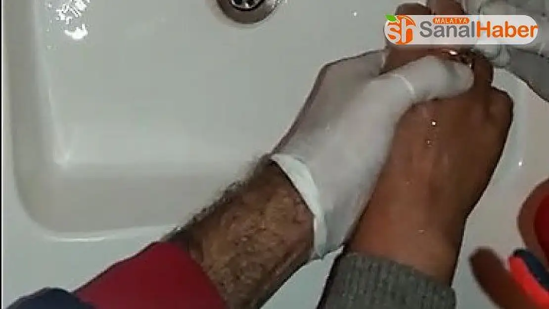 Parmağında sıkışan yüzüğü itfaiye çıkardı
