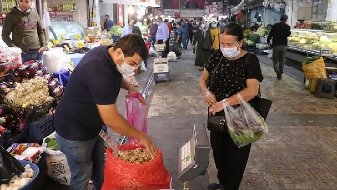 'Pazar esnafını hem marketler hem de virüs vurdu'