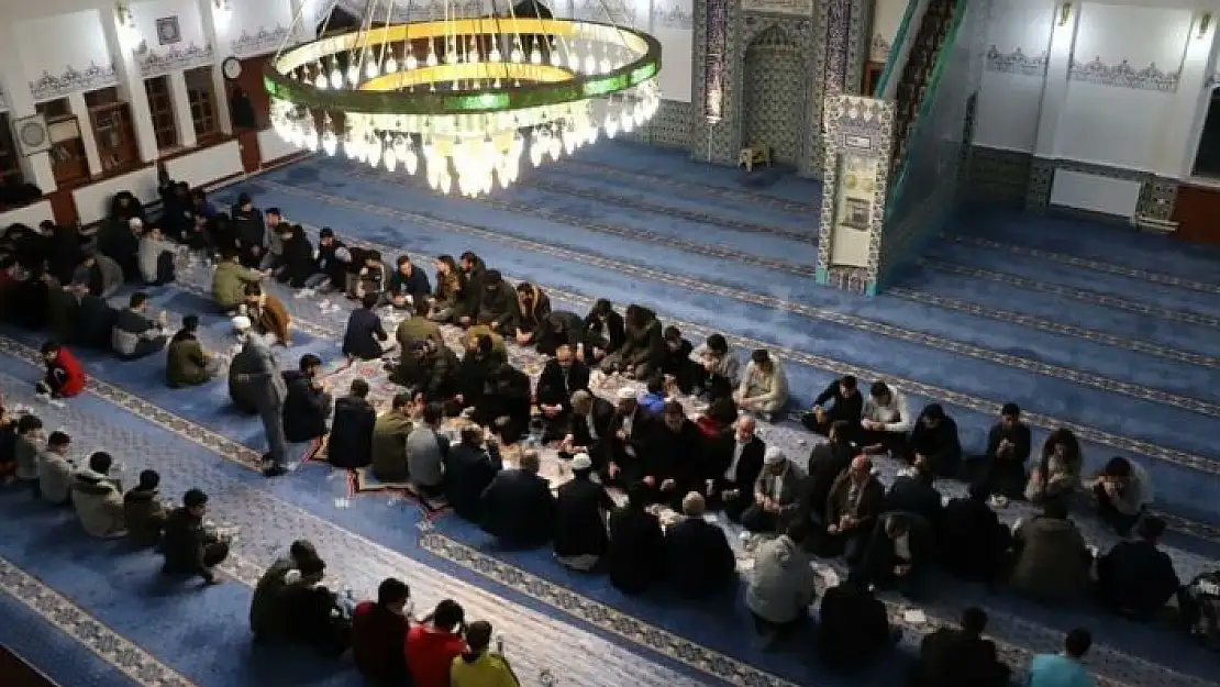 'Pehlivan öğrencilerle camide buluştu'