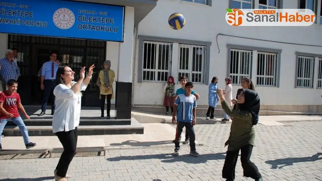 Pekmez, Sincik'te köy okullarını ziyaret etti