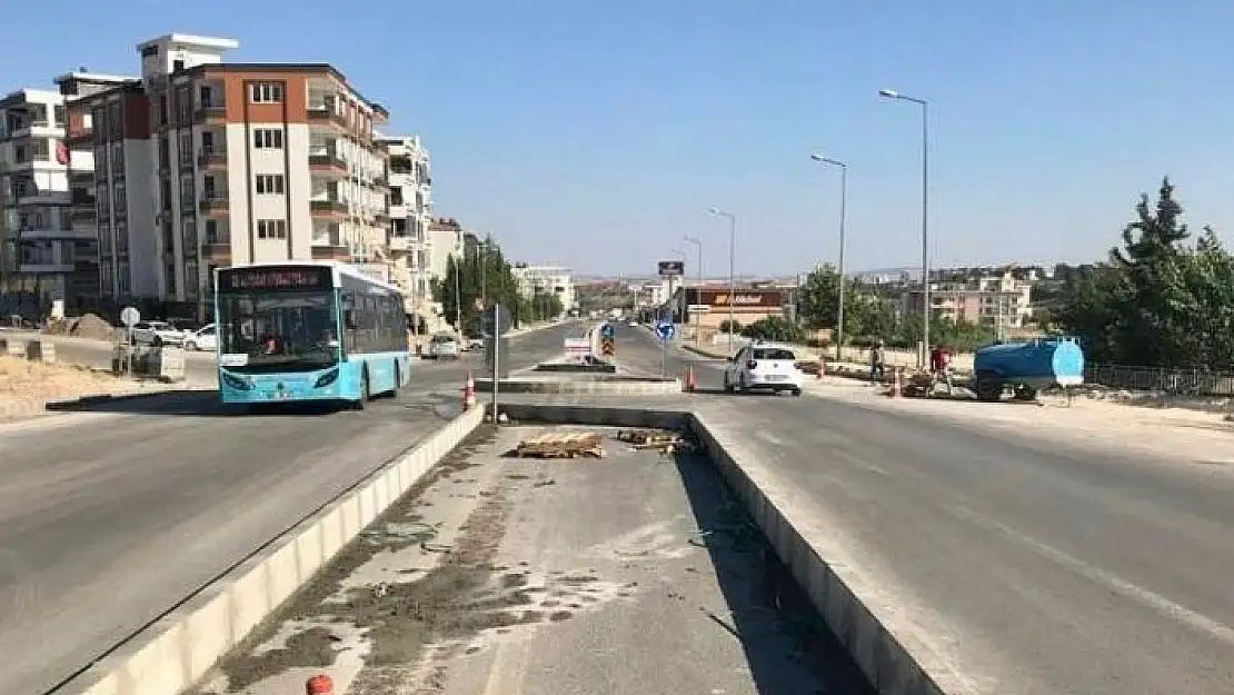 'Petrol Caddesinde kavşak ve refüj düzenleme çalışması'