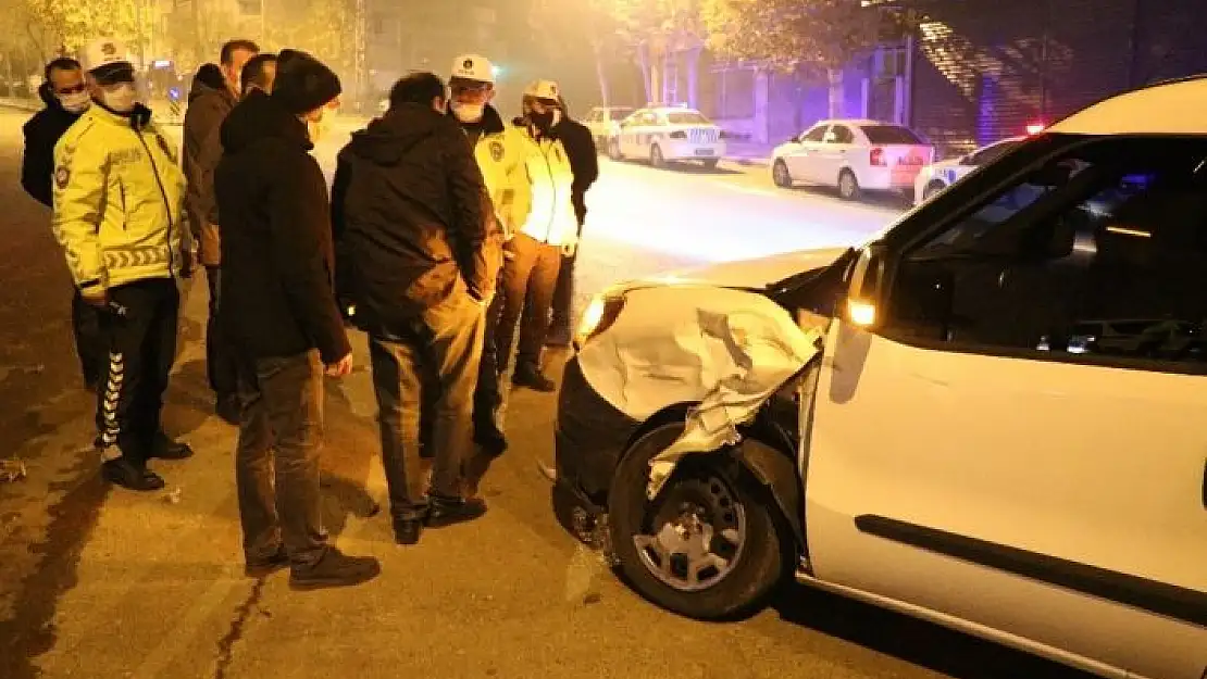 'Polis aracına çarpan şahısların `şoför benim´ tartışması'