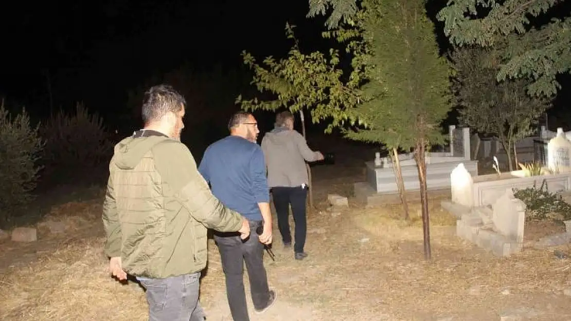 'Polis ekipleri mezarlıkta ´bebek´ aradı'