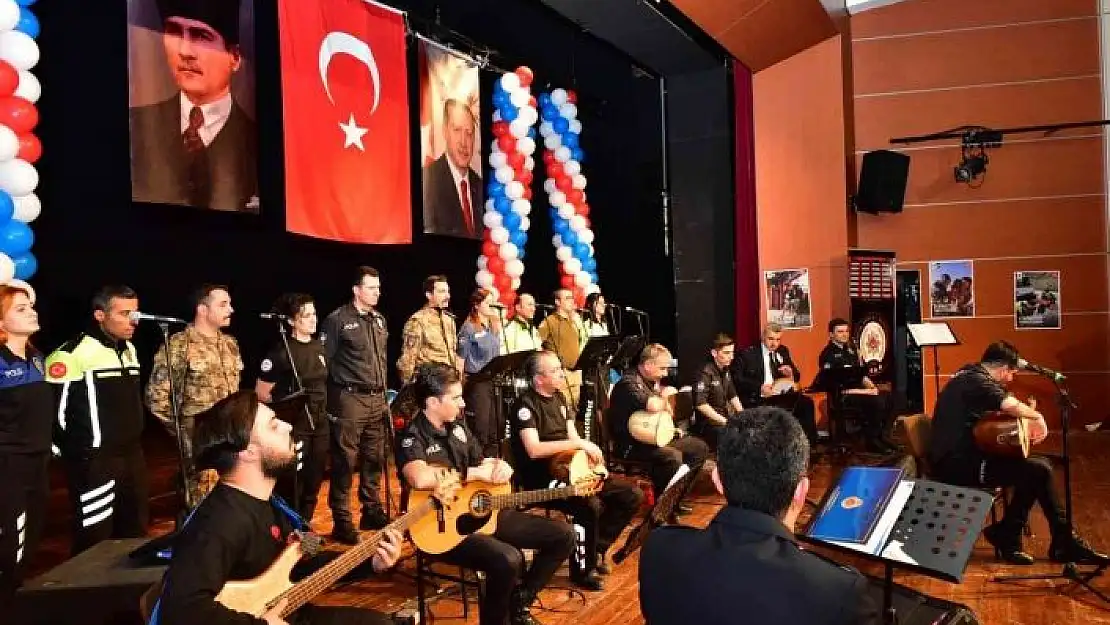 'Polis korosu bu kez protokole konser verdi'