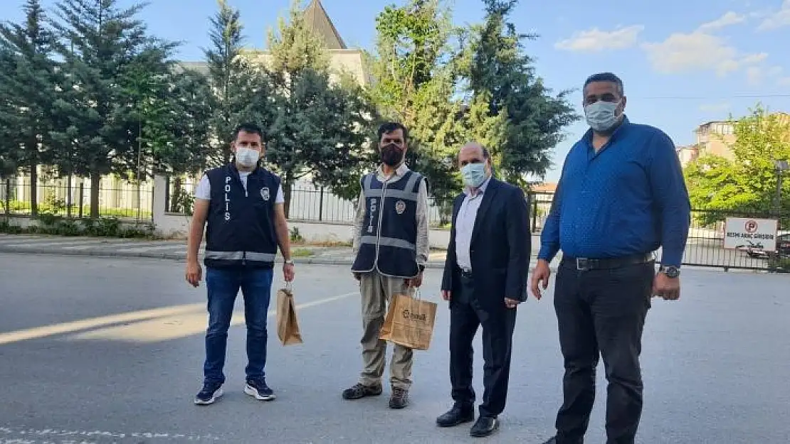 'Polis memurlarına hediye'
