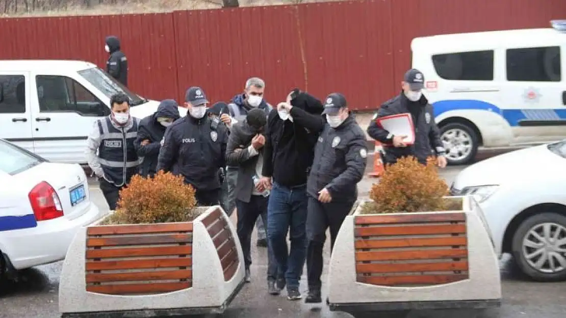 'Polis tarafından suçüstü yapılan 4 şüpheliden 3´ü tutuklandı'