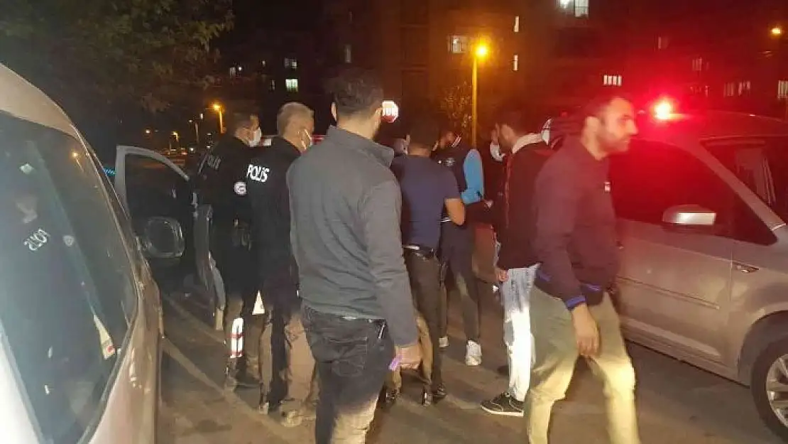 'Polisin kovalama sonucu yakaladığı 3 şahıs gözaltına alındı'