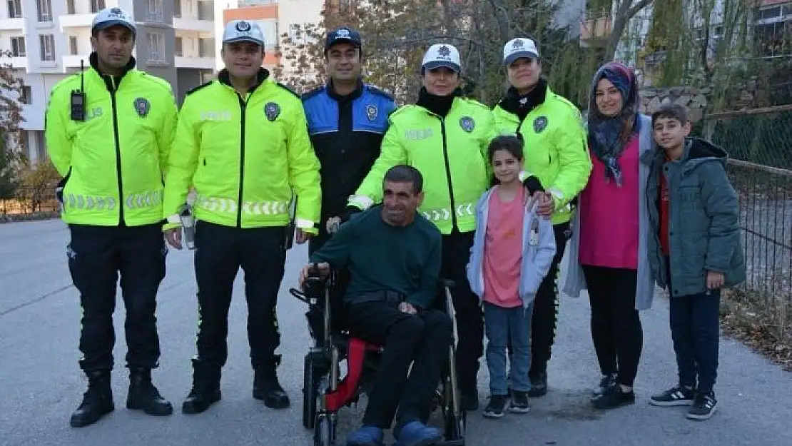 'Polisin örnek davranışı üzerine hayırsever tarafından engelli şahsa akülü araç hediye edildi'