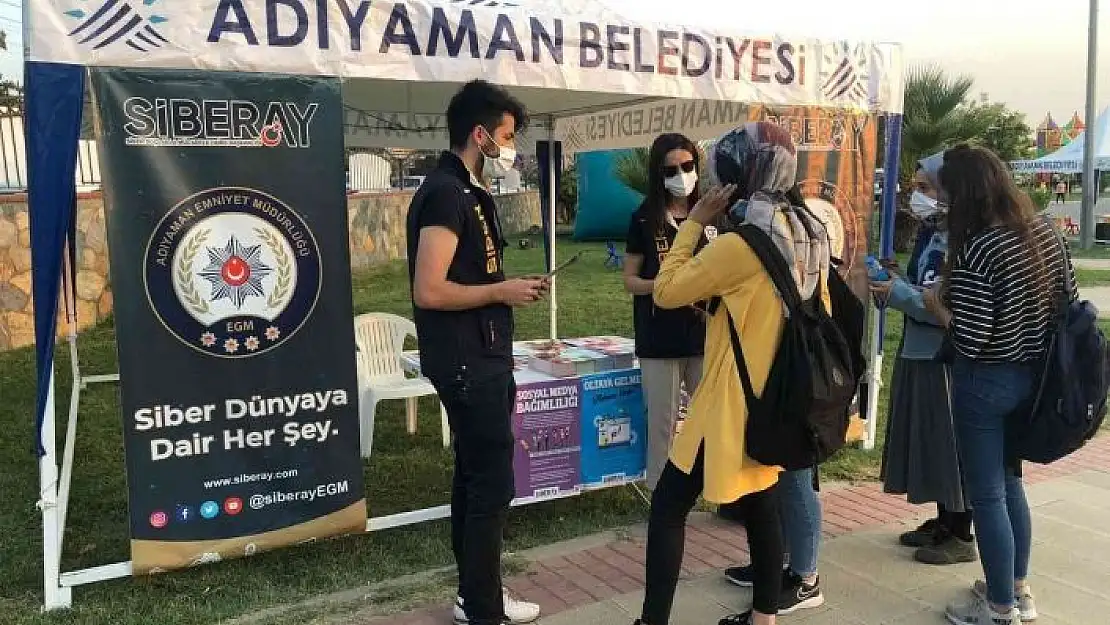'Polisler vatandaşları siber suçlara karşı uyardı'