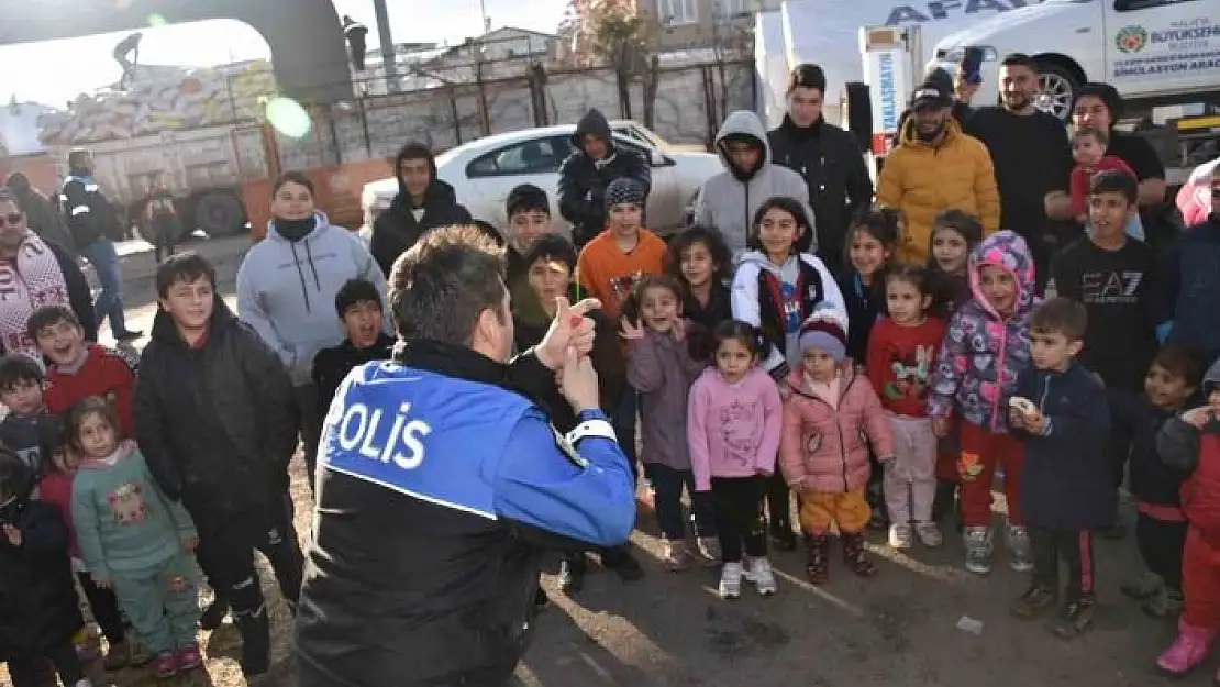 'Polisten depremzede çocuklar için etkinlik'