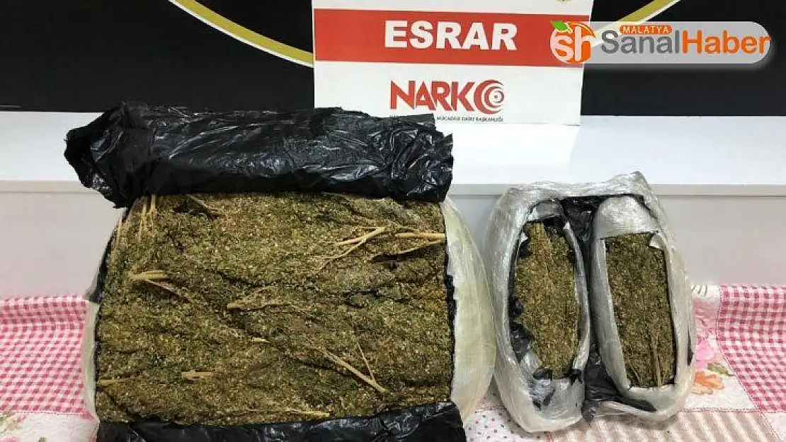 Polisten kaçan şüphelilerin otomobilinden 12,5 kilo uyuşturucu çıktı