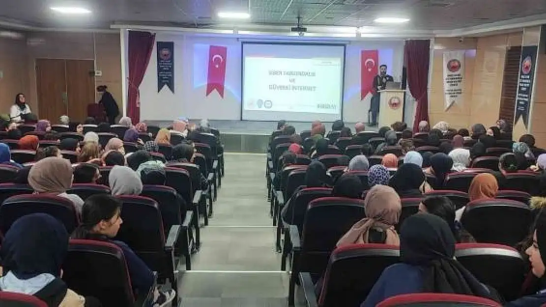 'Polisten öğrencilere internet eğitimi'