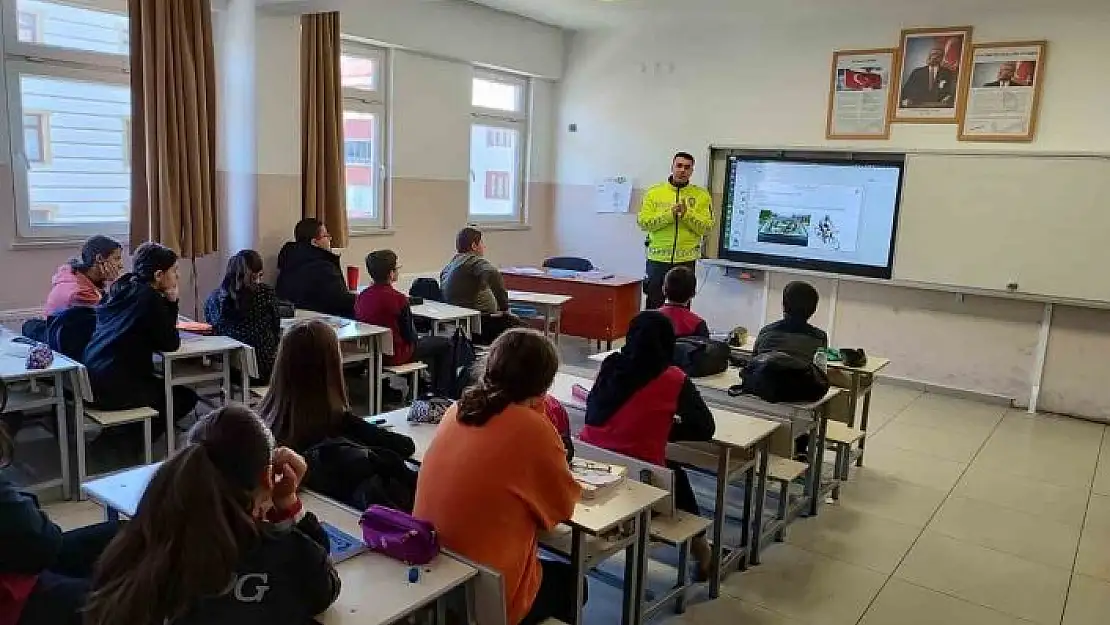 'Polisten öğrencilere trafik eğitimi'