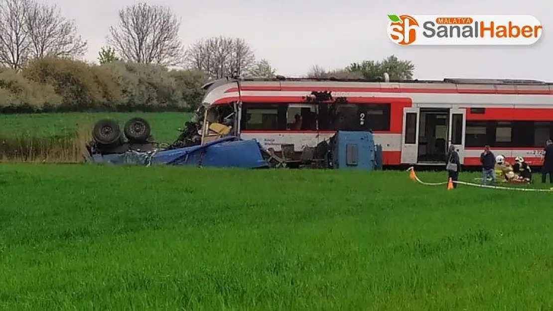 Polonya'da tren kazası: 2'si ağır 14 yaralı