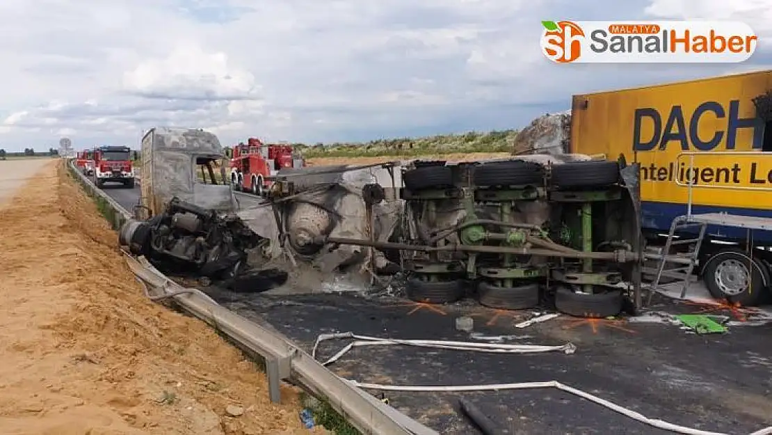 Polonya'da yolcu otobüsü ile 2 tır çarpıştı: 32 yaralı