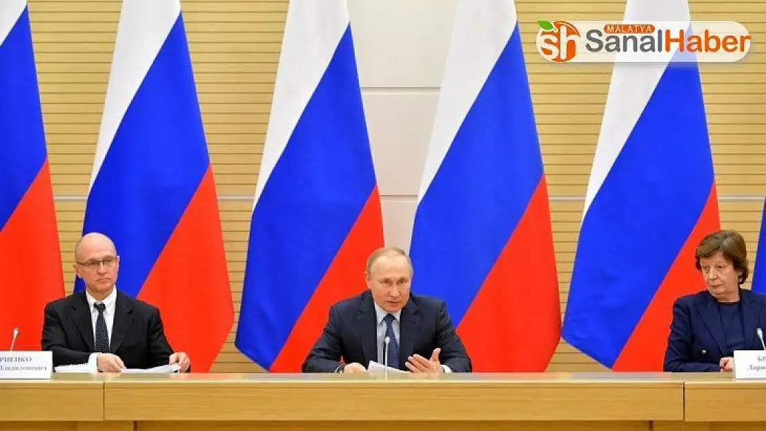 Putin, yeni anayasa çalışma grubuyla toplantı yaptı