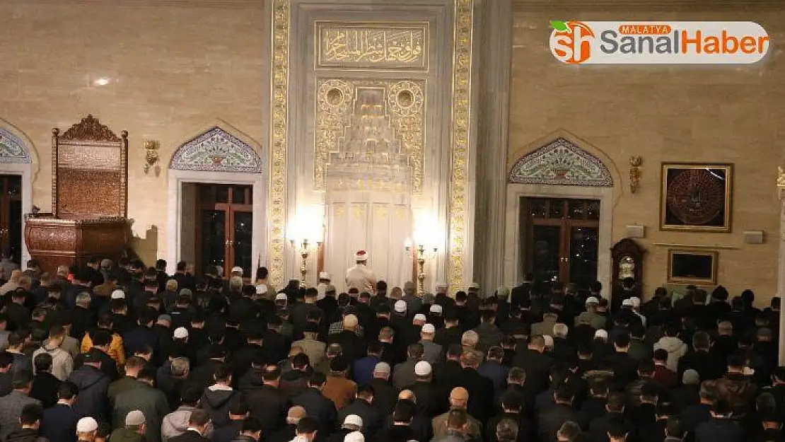 Regaip Kandili'nde Abdülhamit Han Cami doldu taştı