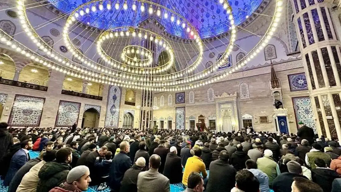 'Regaip Kandilinde Abdülhamit Han Camii doldu taştı'