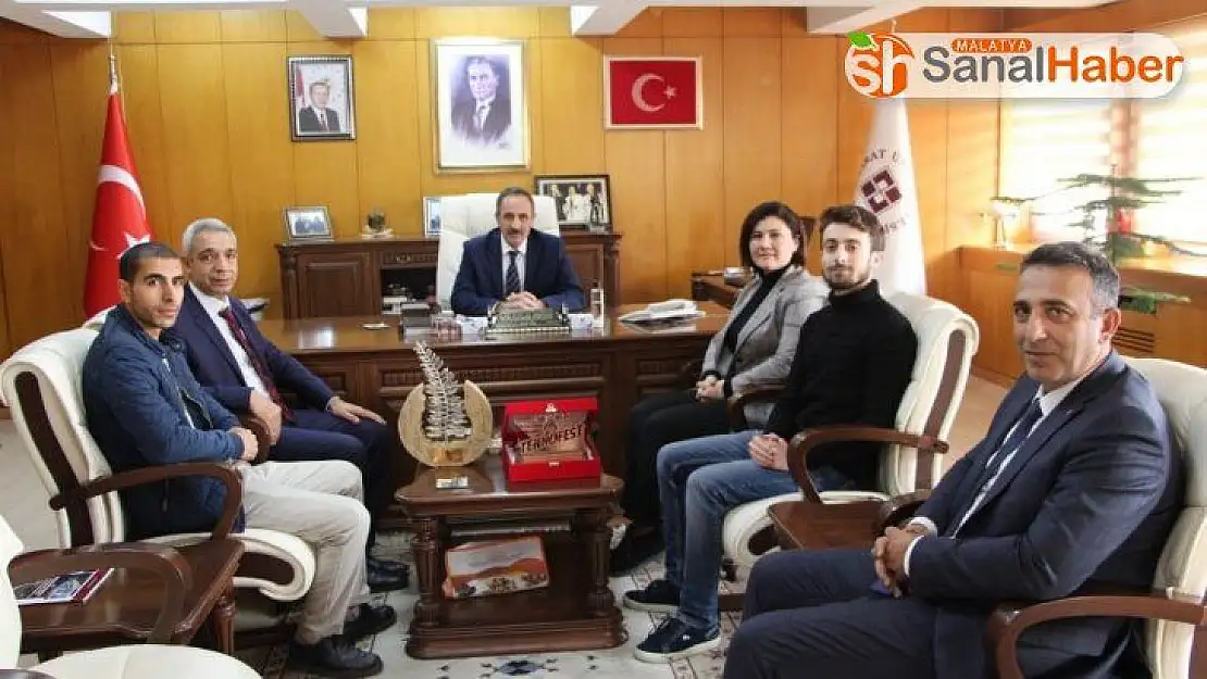 Rektör Demirdağ,  projeleri ile birinci olan öğrencileri ödüllendirdi