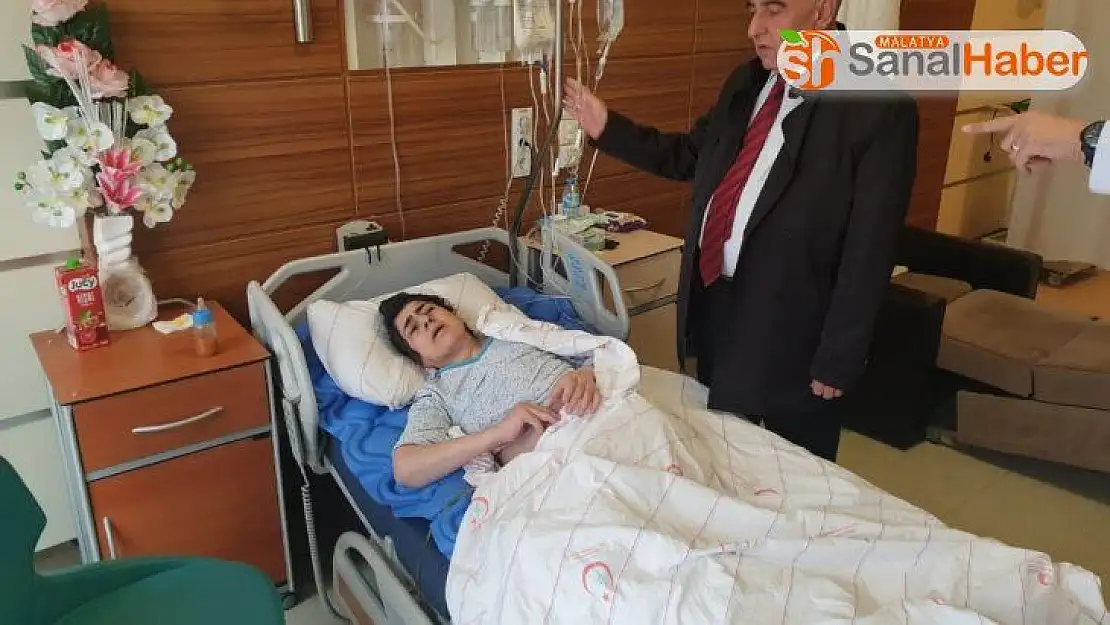 Rektör Turgut hastaları ziyaret etti