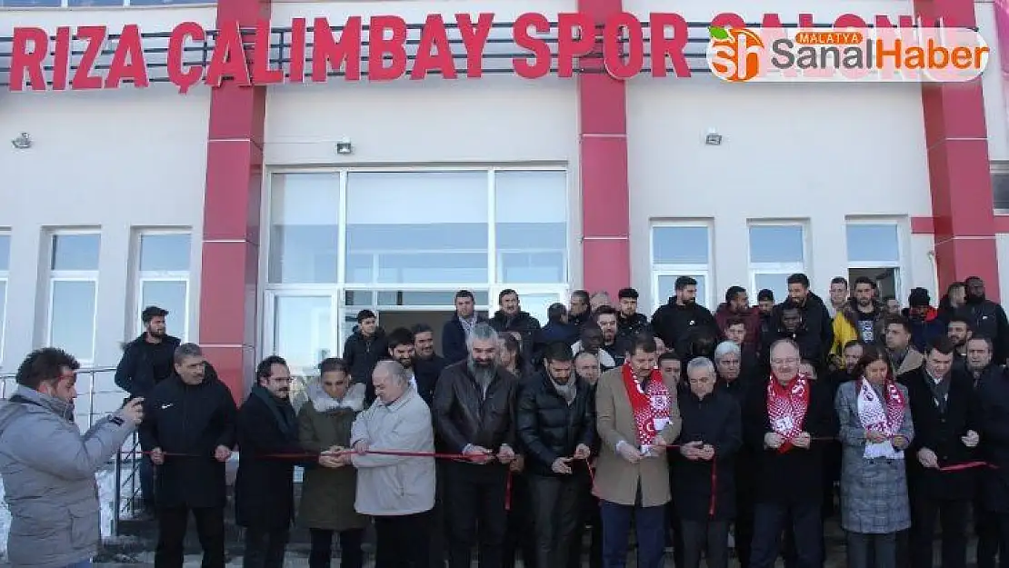 Rıza Çalımbay'ın ismi spor salonuna verildi