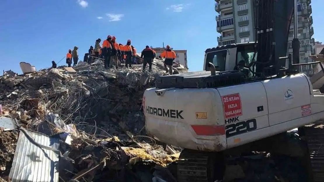 'Rize İl Özel İdaresi deprem bölgelerinde çalışmalarına devam ediyor'