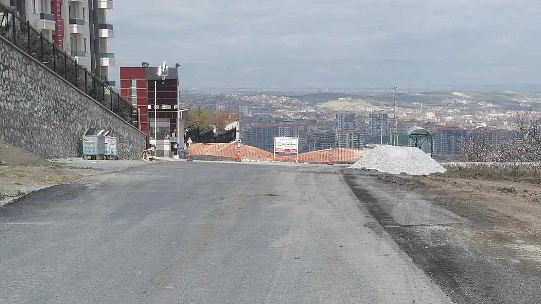 7 METRELİK YOL 15 METREYE ÇIKARILIYOR