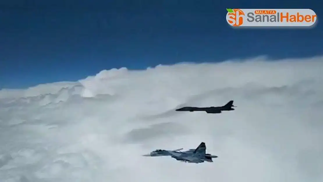 Rus savaş uçakları ABD bombardıman uçaklarına engelleme yaptı
