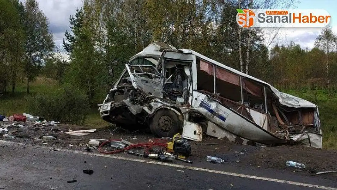 Rusya'da feci kaza: 9 ölü, 28 yaralı