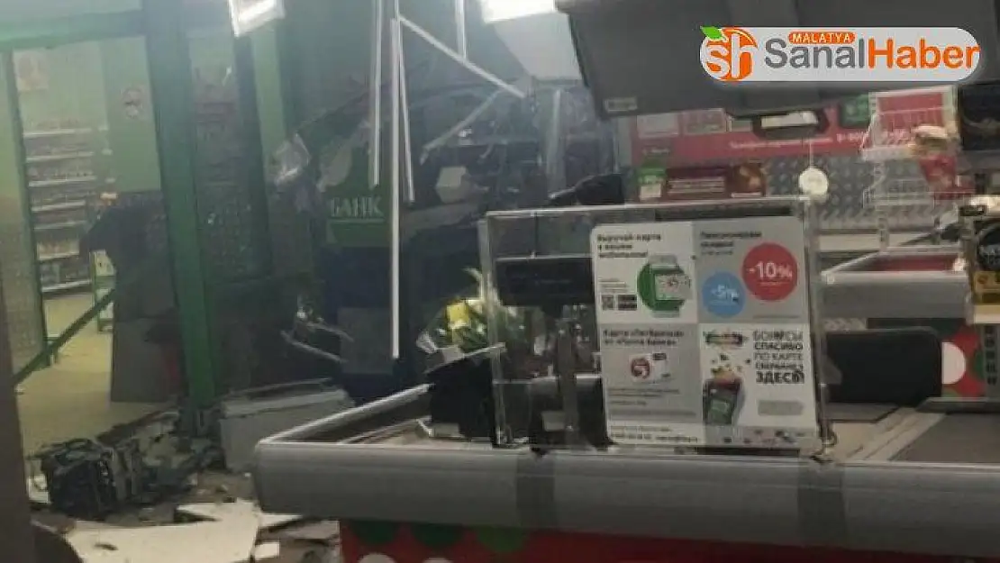 Rusya'da hırsızlar ATM'yi bombayla havaya uçurdu