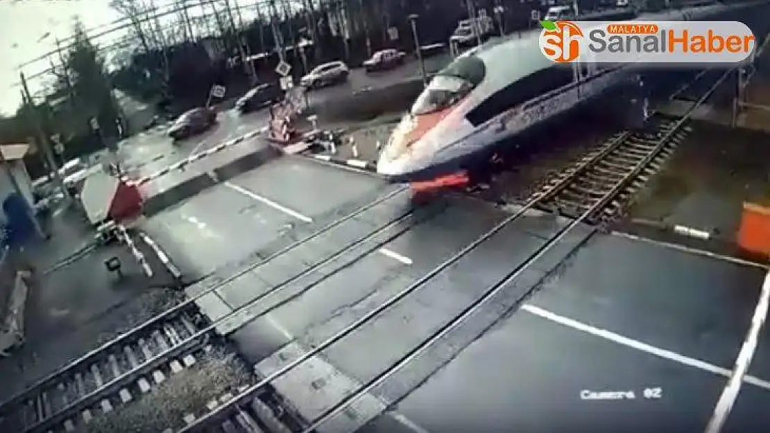 Rusya'da hızlı tren yayaya çarptı