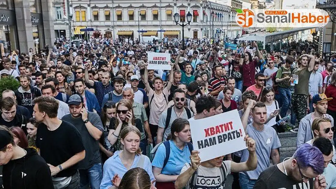 Rusya'daki gösterilerde binden fazla gözaltı