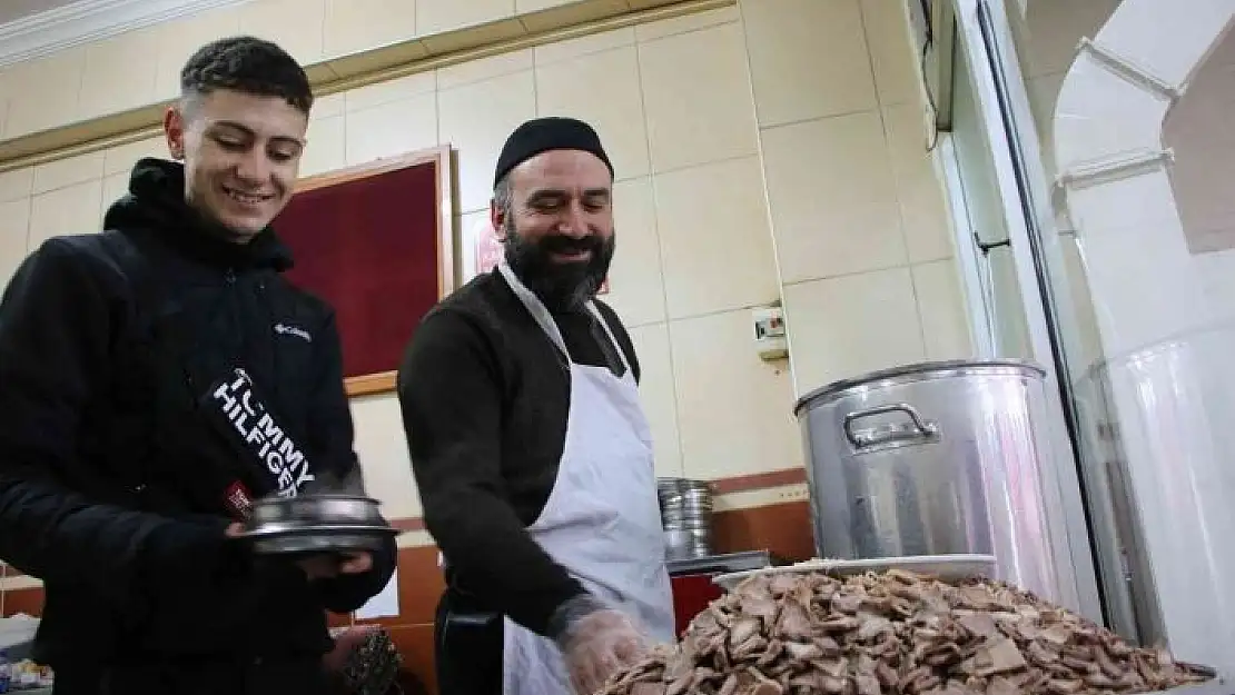 'Sabah namazından sonra soluğu paçacıda alıyorlar'