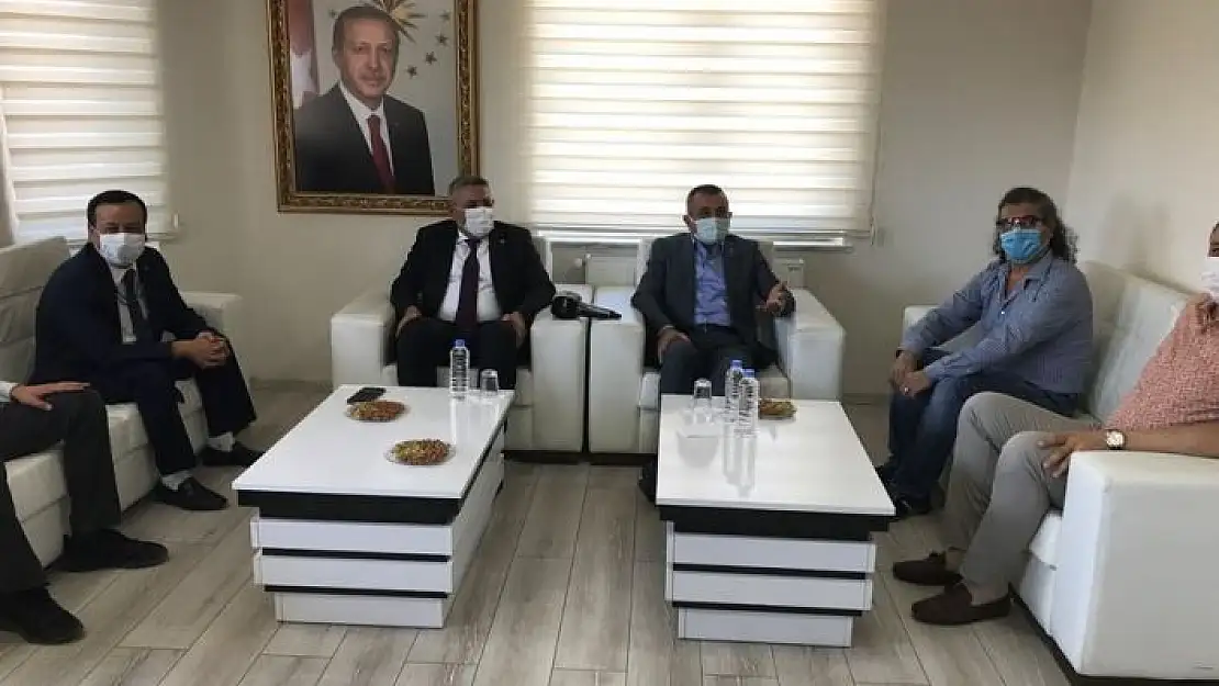 'Sadıkoğlu´ndan AK Parti´ye ziyaret'