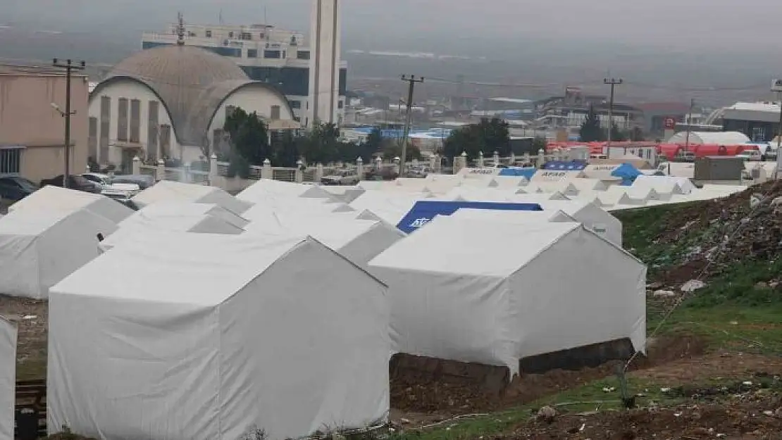 'Sağanak yağış depremzedeleri olumsuz etkiledi'