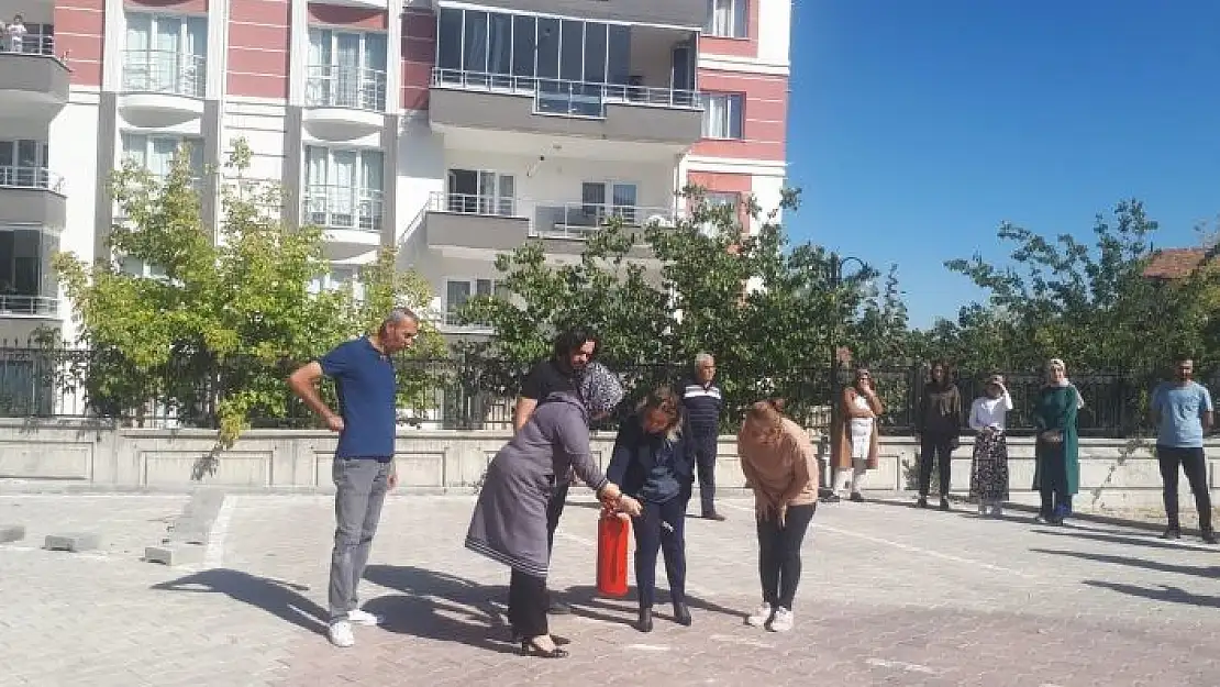 'Sağlıkçılara yönelik acil durum eğitimleri devam ediyor'