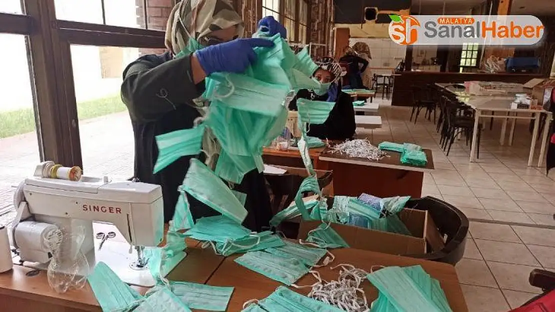 Malatya'da Sağlıkçıların eşlerinden maske desteği