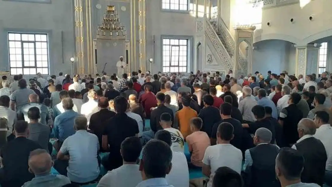 'Sahabe Camii´nde ilk namaz kılındı'